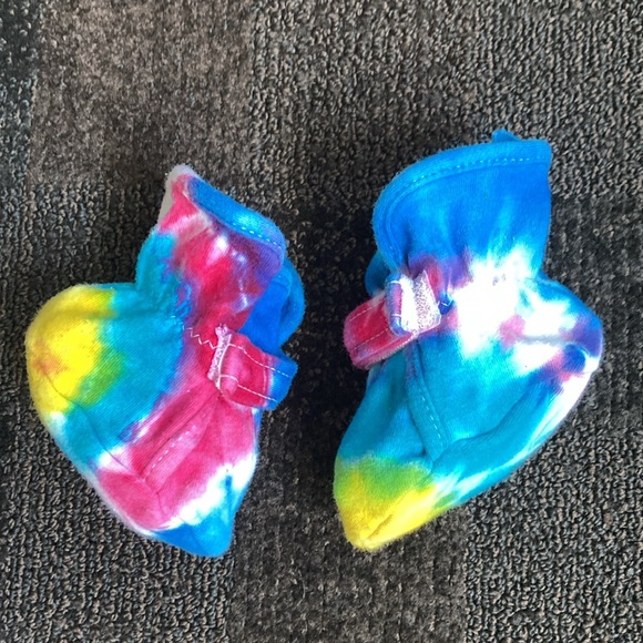 2 Pair Vintage Tie Dye Cotton Baby Booties NEWBORN UNISEX 90's Y2K - Picture 2 of 9